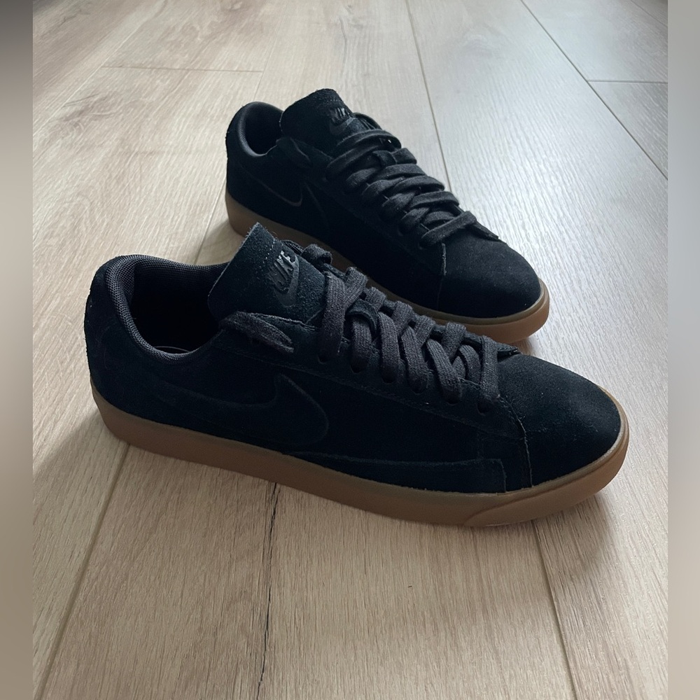 Nike Women’s Black Sneakers